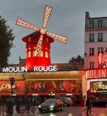 Moulin Rouge Cabaret sightseeing guide - Paris Best Transport